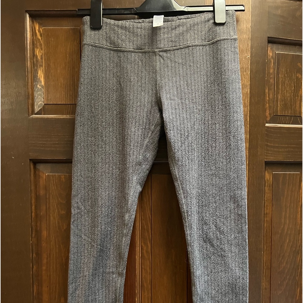Ivivva leggings size 14 in a houndstooth like pattern.  See pics